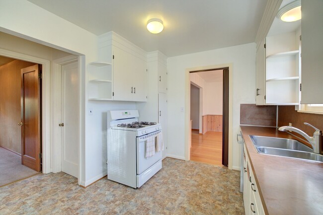 Building Photo - 3Bd/2Ba Seattle House