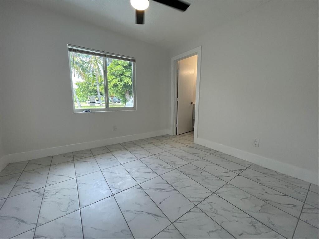 Building Photo - 1131 NW 15th Ct