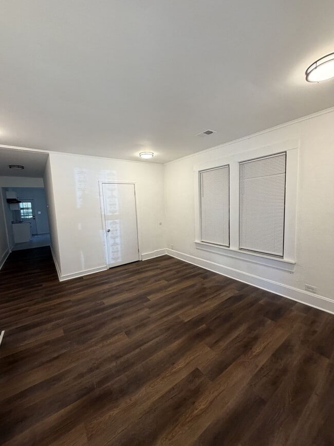 Building Photo - 625 N Hollywood St