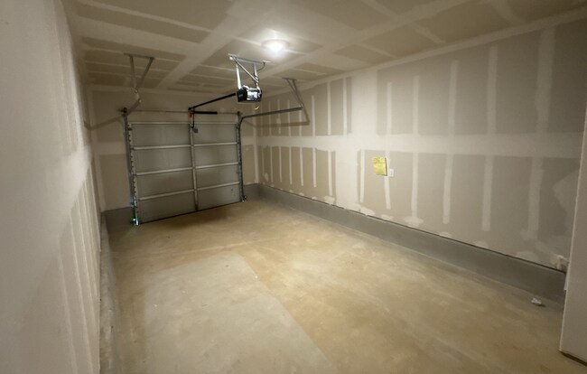 Building Photo - 13922 Pease St