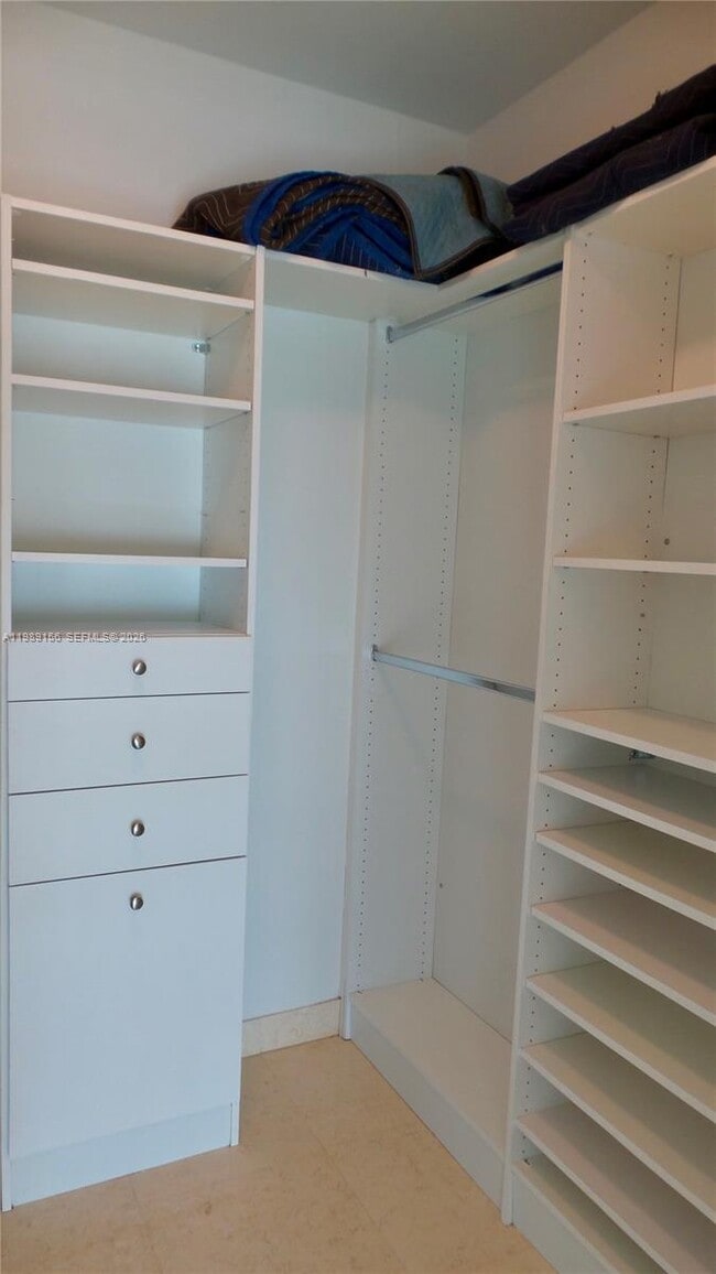 Building Photo - 300 S Biscayne Blvd