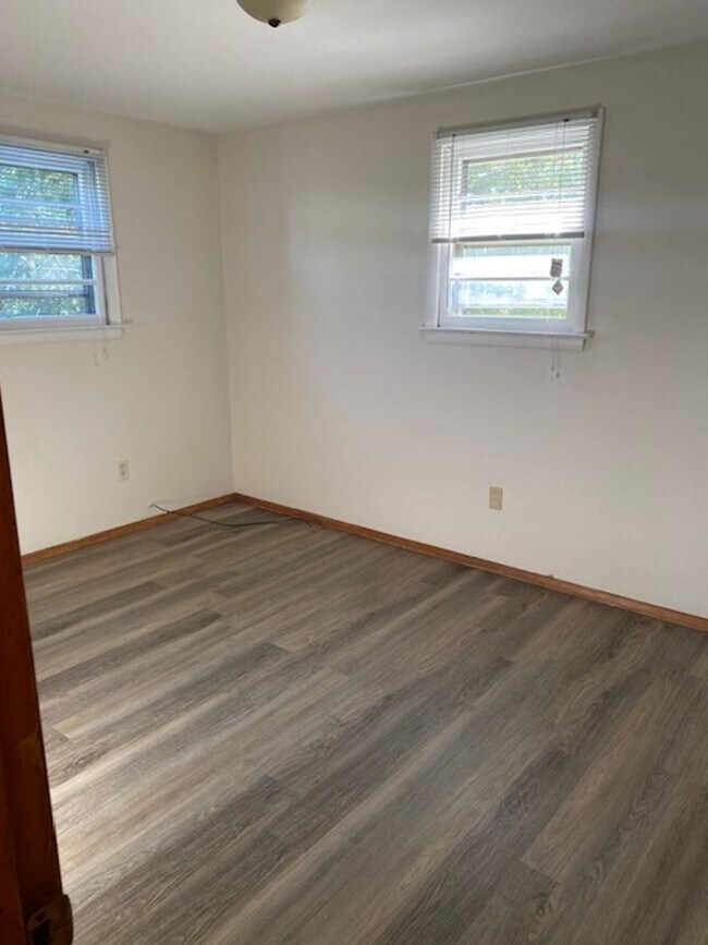 Building Photo - 928 Northway St