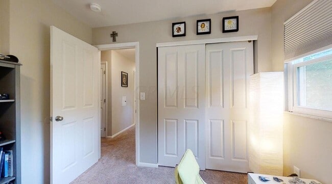 Building Photo - 303 Greenglade Ave