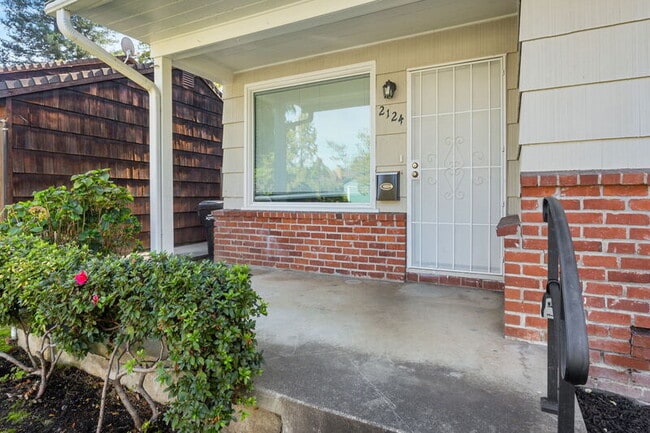 Building Photo - 2124 Maryal Dr