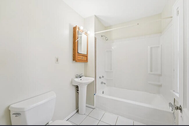 Building Photo - 661 Surrey Ave