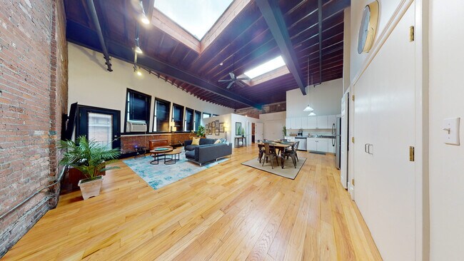 Building Photo - 19 Stanhope St