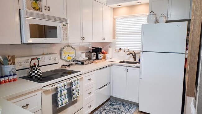 Building Photo - 4640 Lucerne Lakes Blvd W