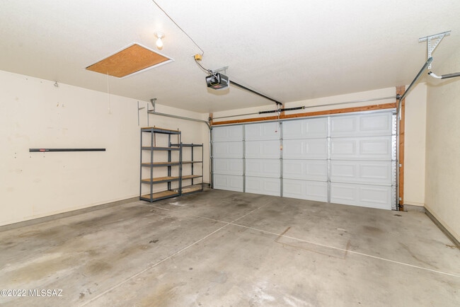 Building Photo - 9940 E Covington St
