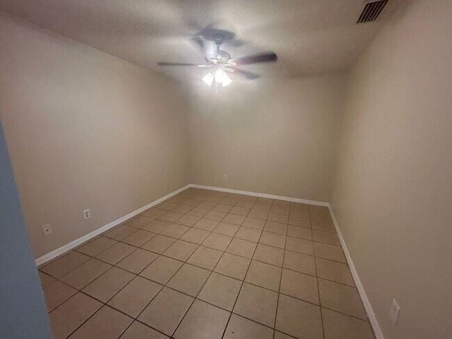 Building Photo - 4756-4758 28 ST SW