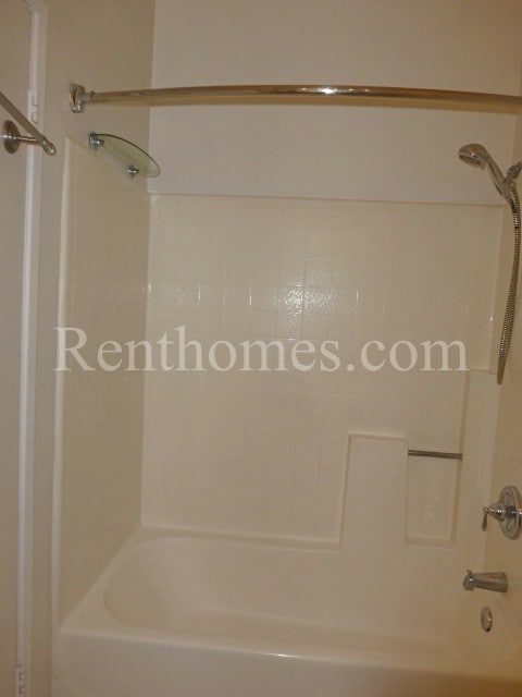 Building Photo - Mission Valley, 2220 Camino De La Reina #213 - Great Location Close to All!