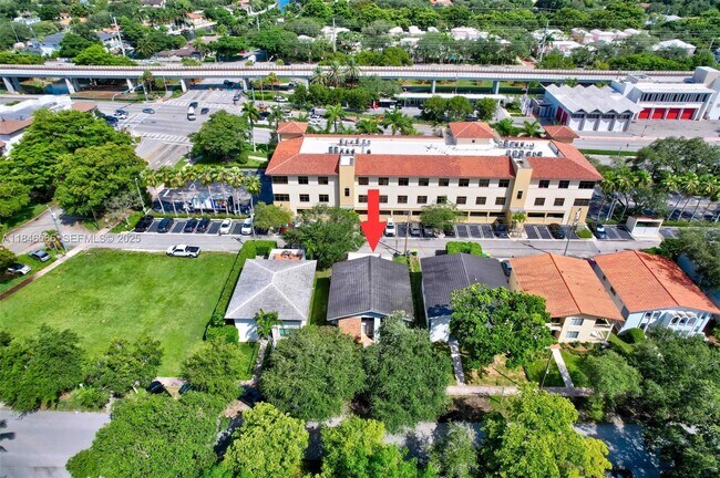 Building Photo - 539 Menendez Ave