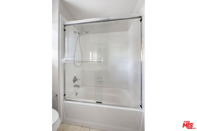 Building Photo - 6840 De Celis Pl