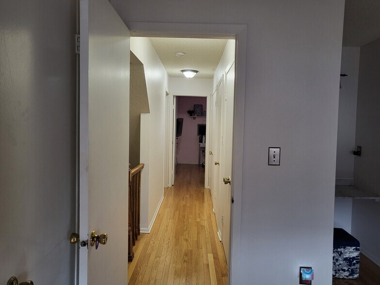 Walkway with launsry - 176 Thoreau Dr