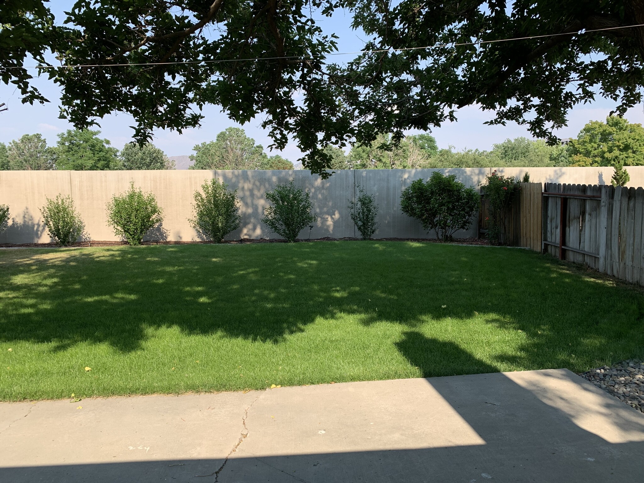 Building Photo - 2960 Chavez Dr
