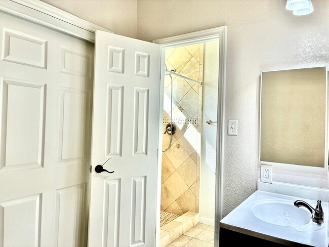 Building Photo - 16927 Hibiscus Ln