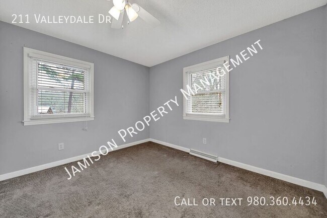 Building Photo - 211 Valleydale Dr
