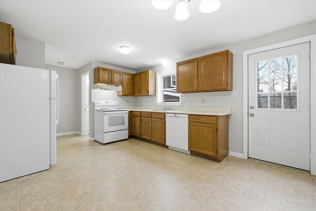 Building Photo - 888-890 Belmont Street