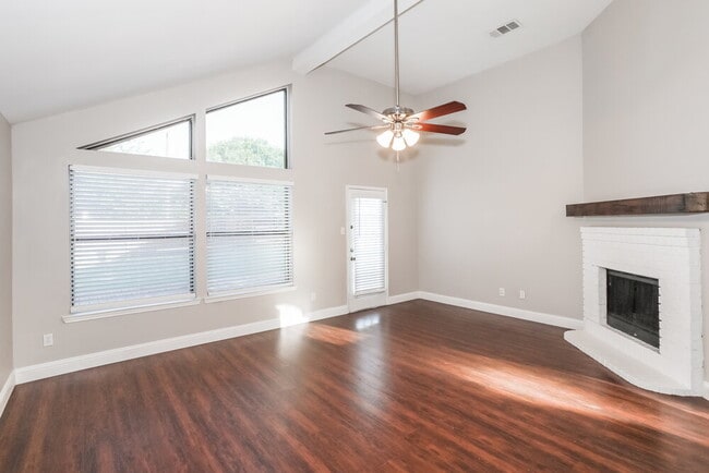 Building Photo - 2607 Mountainview Dr