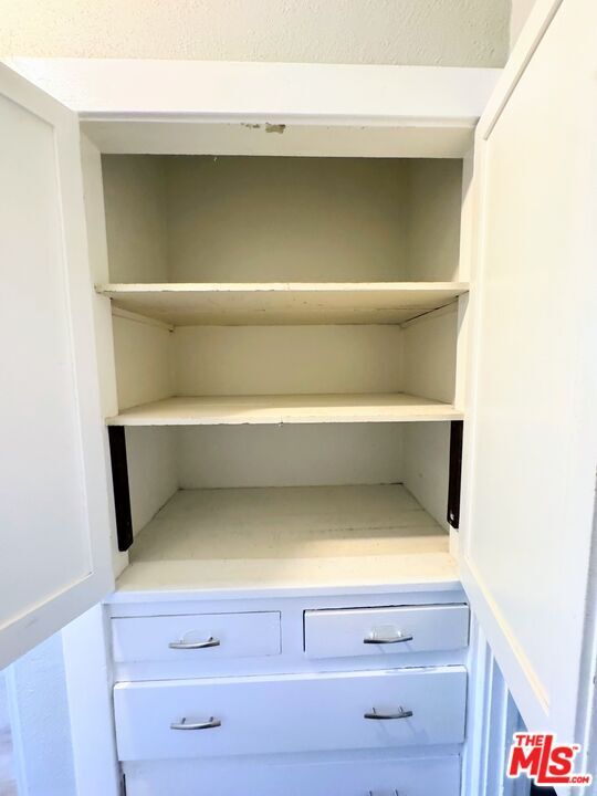 Building Photo - 1048 W 62nd St