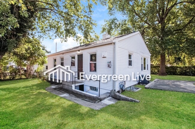 Building Photo - 5704 Chandler St