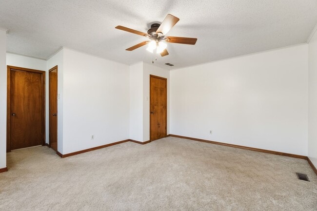 Building Photo - Beautiful 3 Bed / 2 Bath Home in Fort Smith (0.73 Acre Lot)