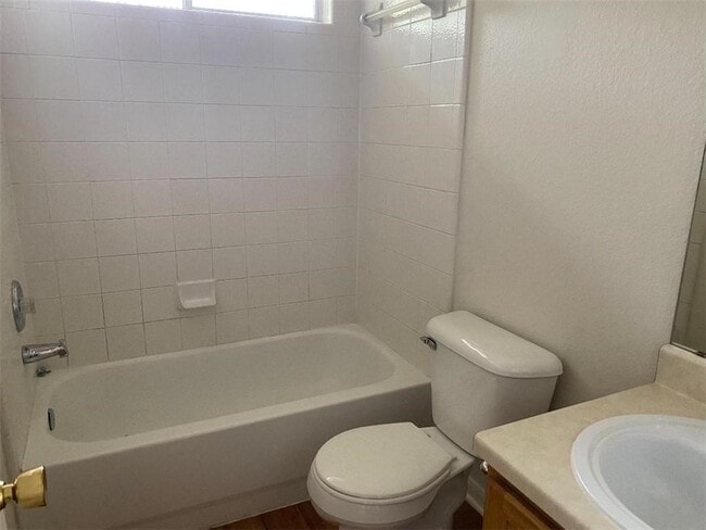 Building Photo - 4000 Barlow Dr