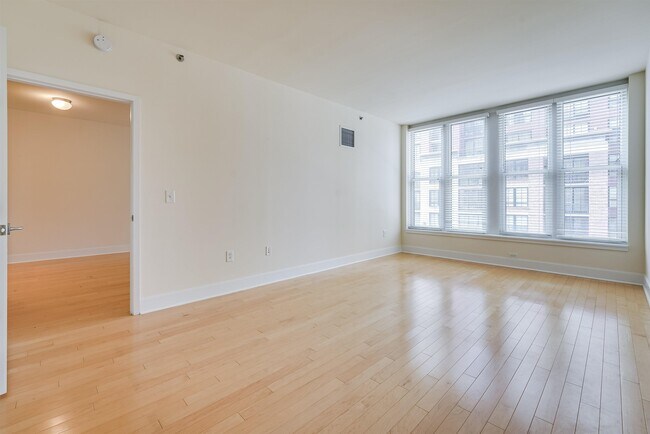 Building Photo - 1125 Maxwell Ln