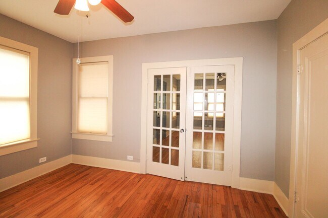 Building Photo - 438 W Rosewood Ave