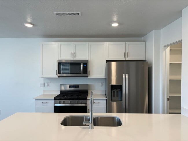Building Photo - Long Valley Trails Unit