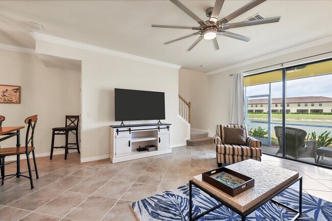 Building Photo - Seasonal Short-Term 3 Bedroom 2.5 Bathroom Townhouse located in Gran Paradiso!