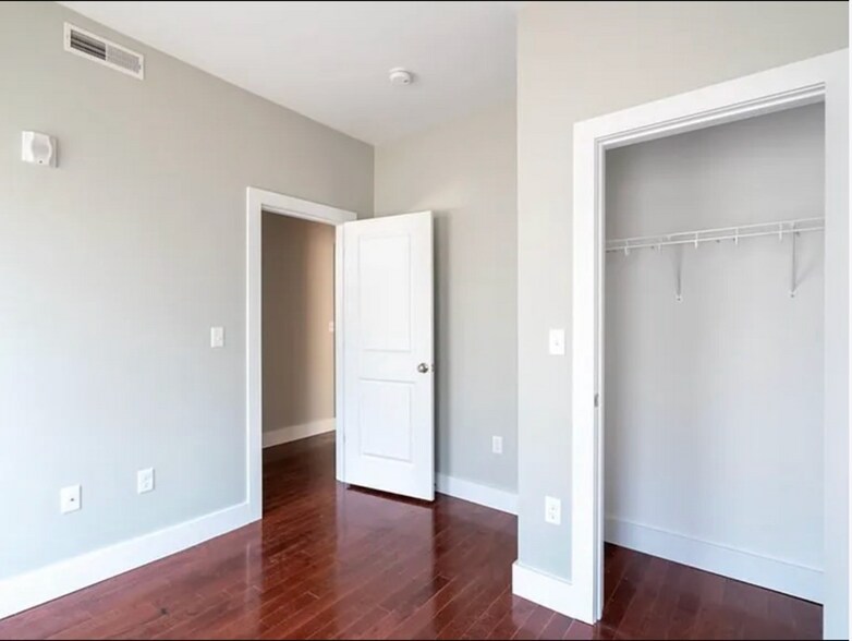 Building Photo - 33 Covington St