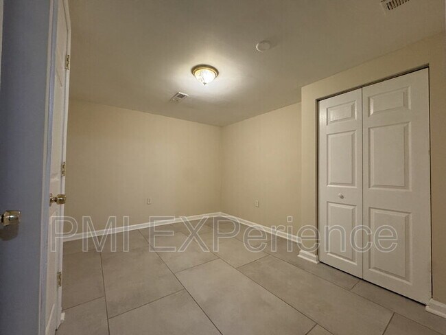 Building Photo - 2067 Chadwick Terrace