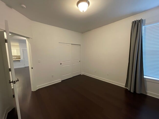 Building Photo - 1039 NE Watt Way