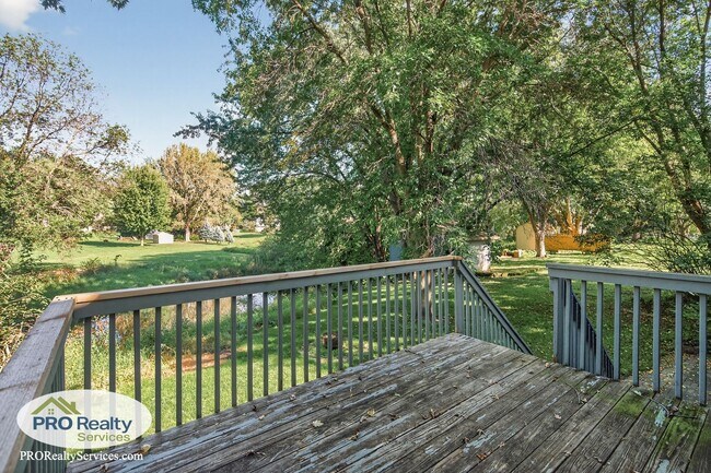 Building Photo - 4 Bedroom Home in Maple Grove