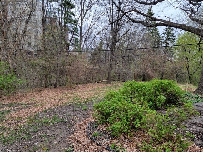 Building Photo - 1643 Stanbridge Ave