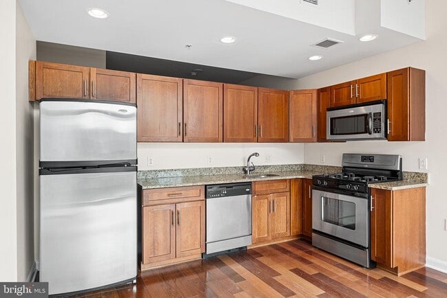 Building Photo - 22 S Front St