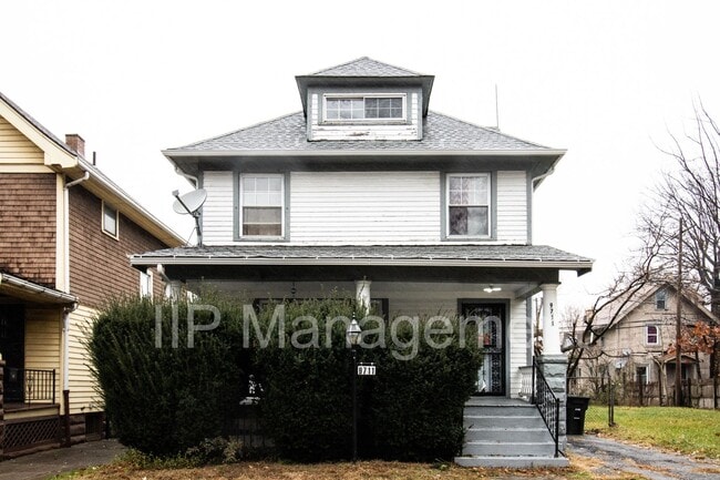 Building Photo - VOUCHERS ACCEPTED! LARGE 4 BEDROOM/2 BATHR...