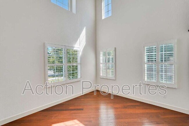 Building Photo - 675 W Esplanade Dr