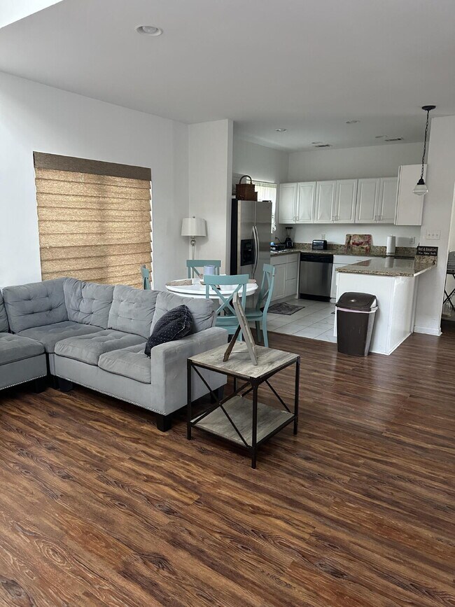 Building Photo - Great 3/2 Fully Furnished-TDY Welcome!!