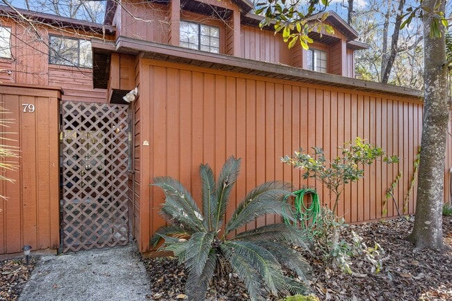 Primary Photo - this well-maintained townhome features 2 bedrooms and 2 bathrooms