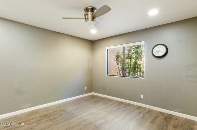 Building Photo - 5051 N Sabino Canyon Rd