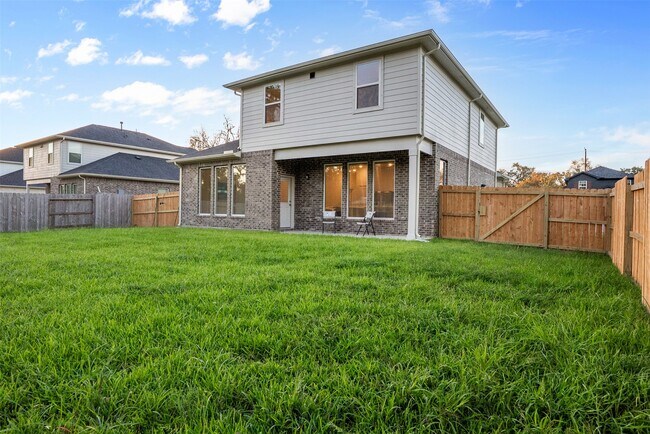 Building Photo - 401 Magnolia Ln