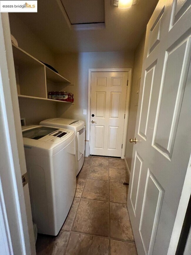 Building Photo - 2352 Whitetail Dr