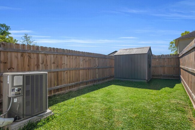 Building Photo - 8124 Sterlingshire St