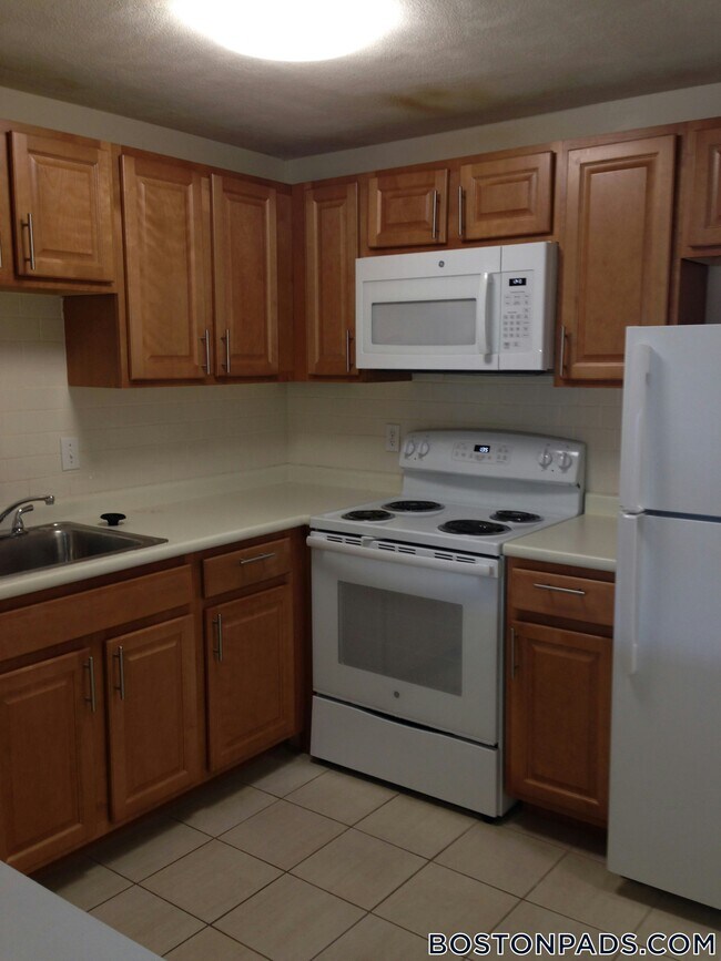 Building Photo - 245 Main St