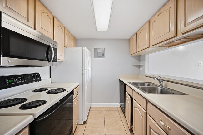 Building Photo - $2,240.95 2-Bed, 2-Bath Condo In Perfect Denver Location!