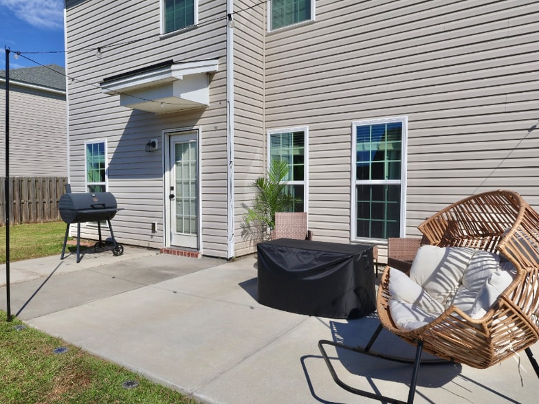 Building Photo - 83 Rhett Ln