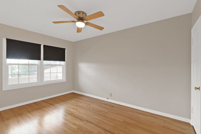 Building Photo - 1151 Okoboji Dr