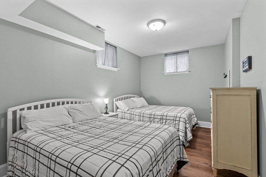 Building Photo - 7228 Lynbrook Cir