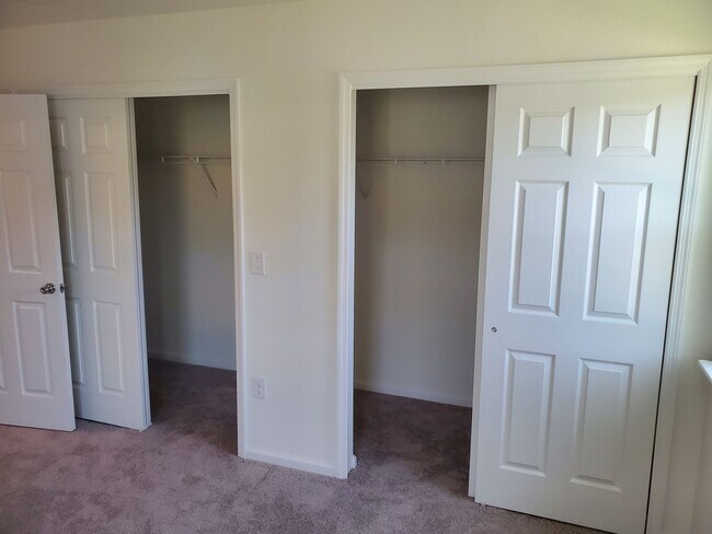 Building Photo - 3 Bed 2.5 Bath with Garage in the newly de...